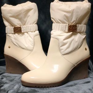 CREAM INSULATED WATER RESISTANT UGGS WEDGE BOOTIES